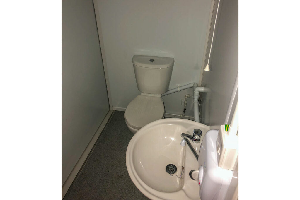 Bureau en conteneur maritime 20 pieds avec salle de bain et cuisine