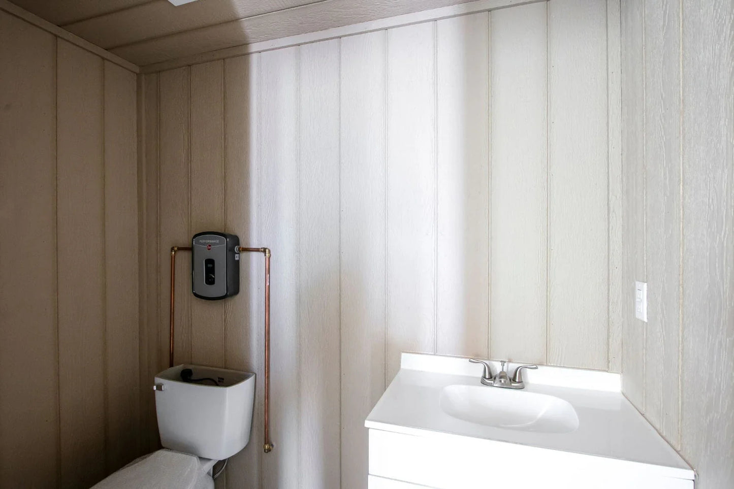 Bureau conteneur 20 pieds avec salle de bain intégrée